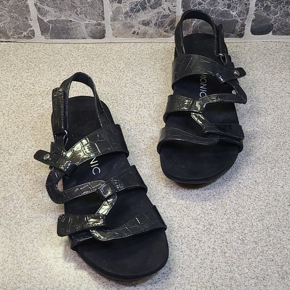 VIONIC PAROS Shoes - VIONIC PAROS size 7 black CRISS-CROSS